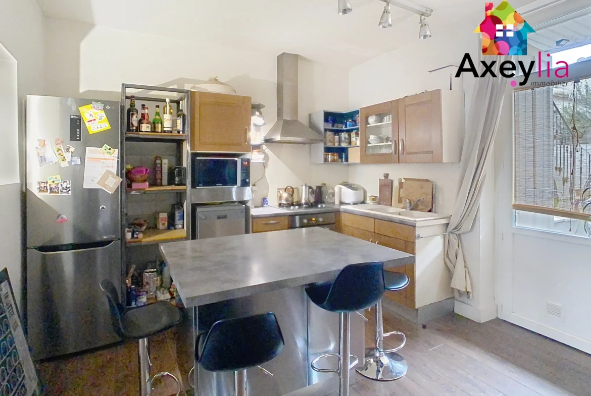 Appartement T4 rénové avec terrasse à Roanne, proches commodités 