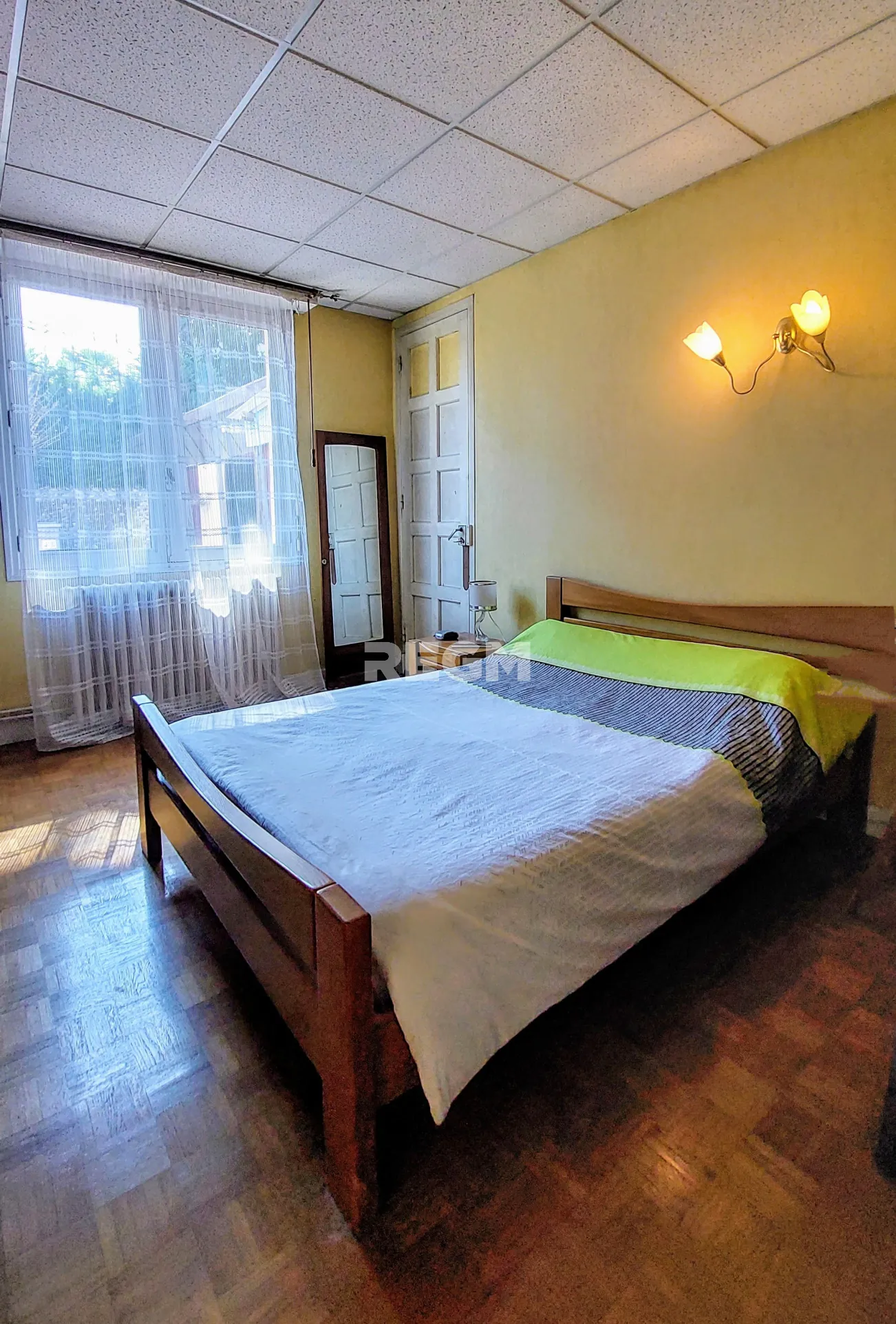 Maison ancienne à vendre à Gelos avec jardin, garages et fort potentiel de rénovation 