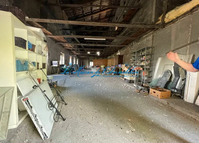 Maison 6 pièces avec piscine, grand garage et caves voûtées à Saint-Ambroix 