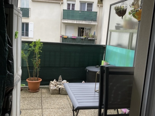 Charmant appartement T3 avec terrasse à Garges, résidence sécurisée 
