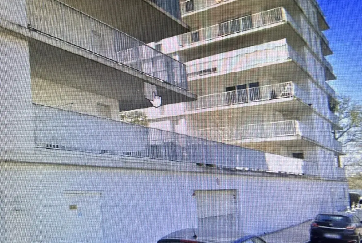 Appartement T2 à vendre à Bordeaux avec balcon, parking et construction récente 