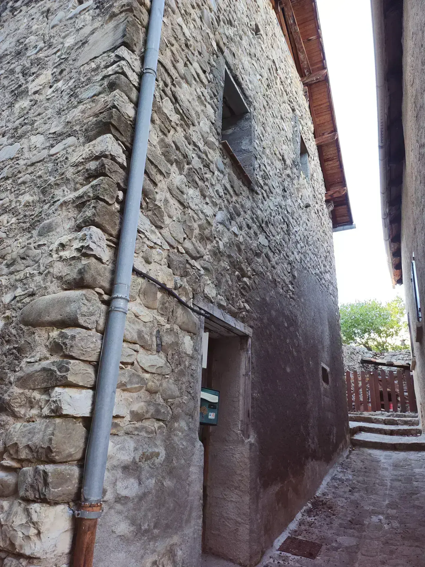 Maison de village à Thorame-Haute de 82m² avec potentiel et cave 