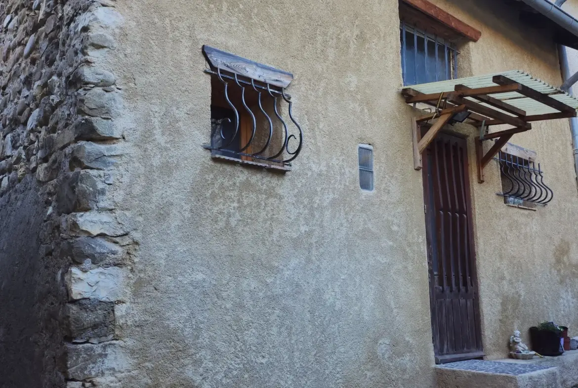 Maison de village à Thorame-Haute de 82m² avec potentiel et cave 