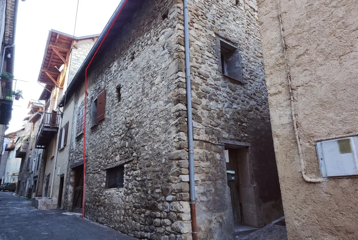 Maison de village à Thorame-Haute de 82m² avec potentiel et cave 