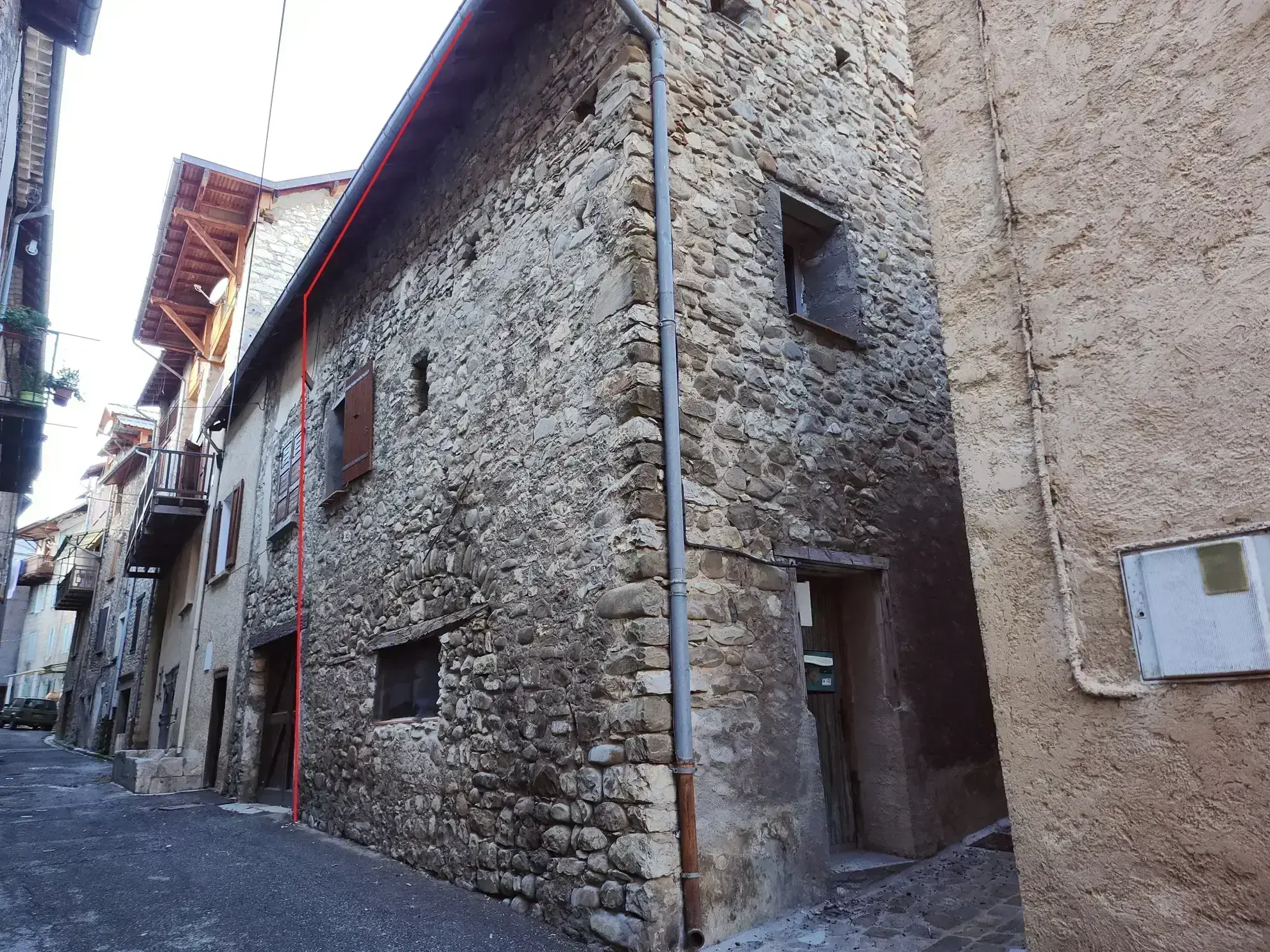 Maison de village à Thorame-Haute de 82m² avec potentiel et cave 