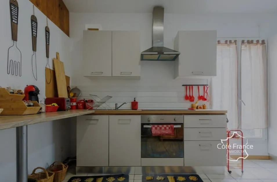 Maison deux étages avec deux appartements, terrasse et piscine à Beaucaire 