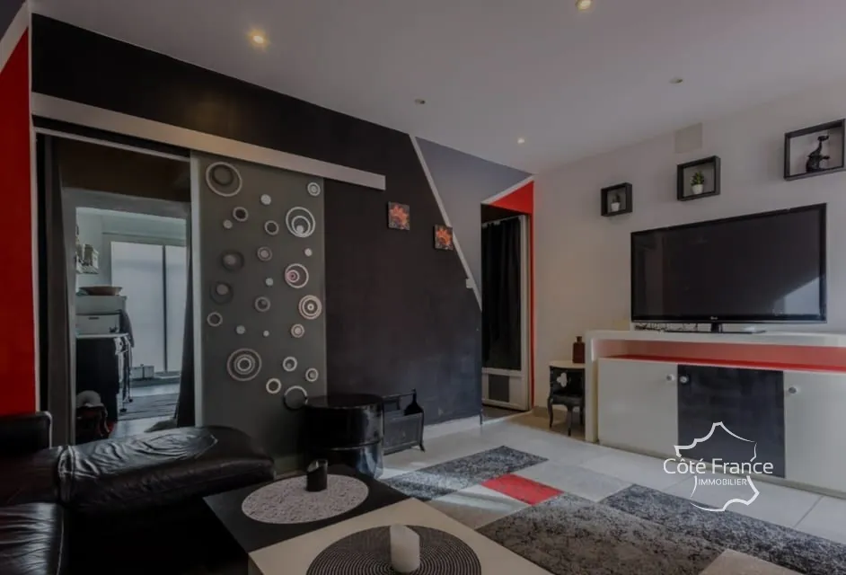 Maison deux étages avec deux appartements, terrasse et piscine à Beaucaire 