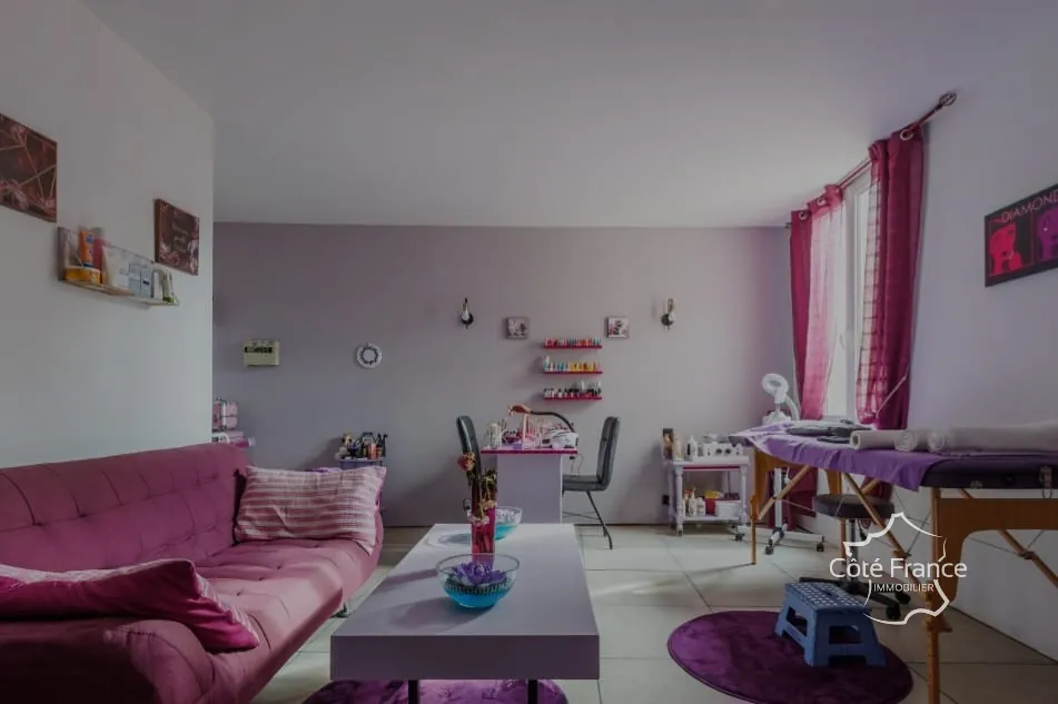 Maison deux étages avec deux appartements, terrasse et piscine à Beaucaire 