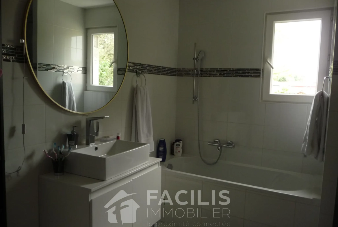 Maison moderne de 126 m² à Bordeaux avec jardin et stationnement 
