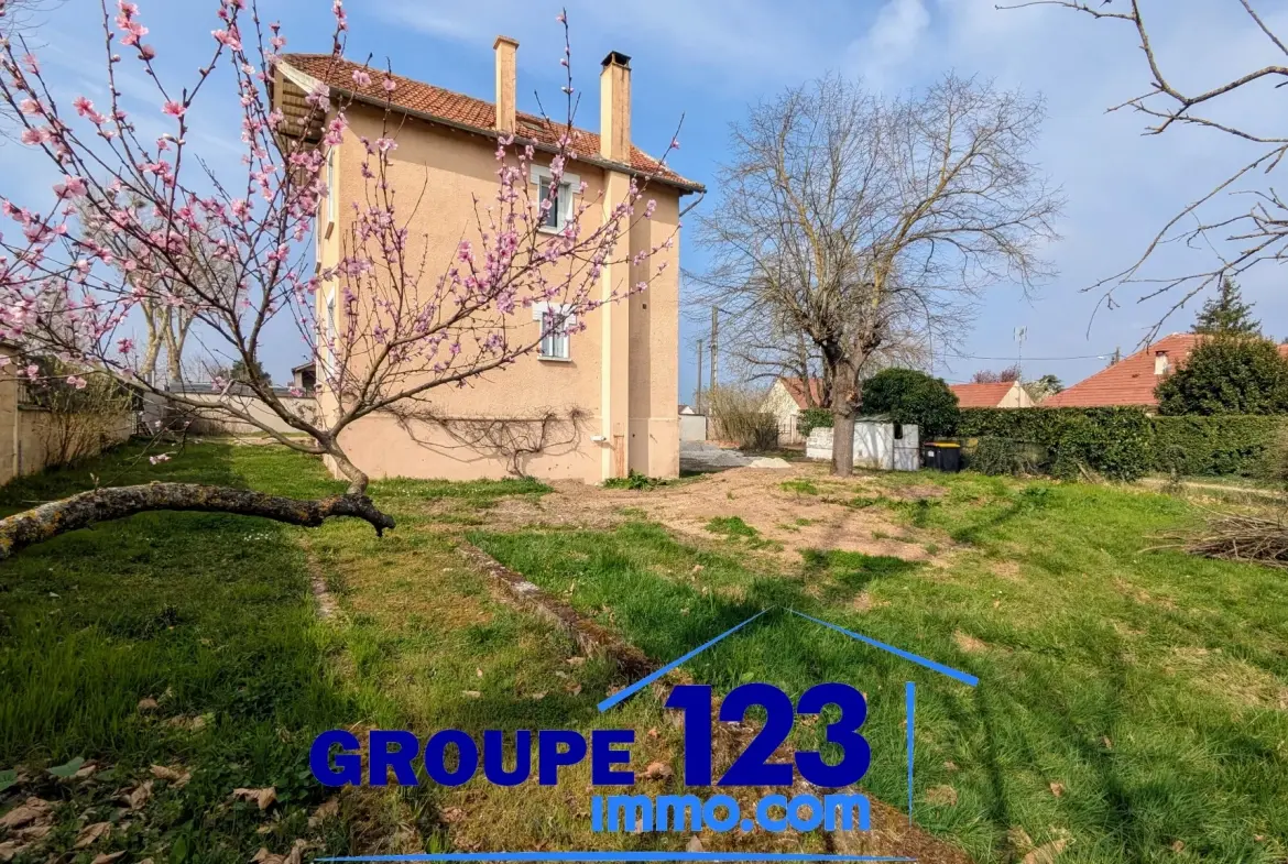 Spacieuse maison familiale avec 4 chambres, jardin et sous-sol à Appoigny 