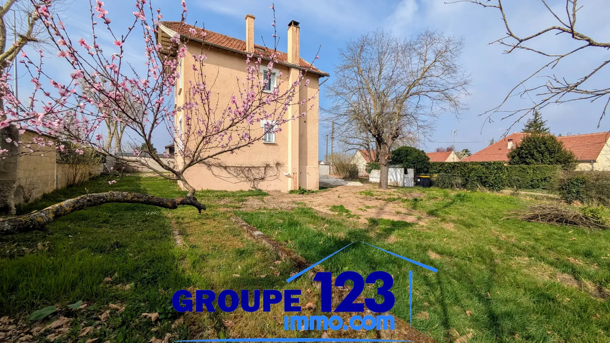 Spacieuse maison familiale avec 4 chambres, jardin et sous-sol à Appoigny 