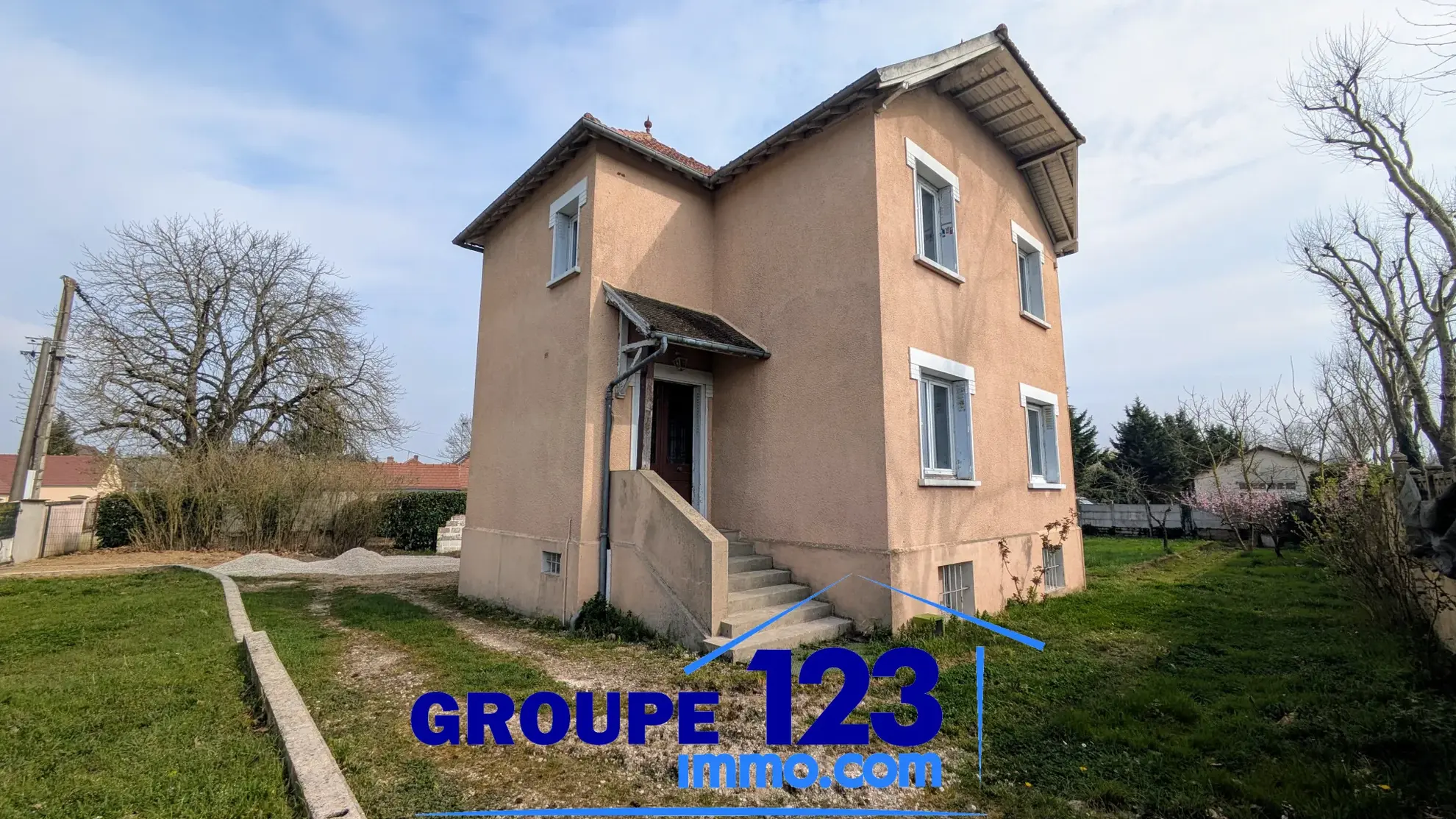 Spacieuse maison familiale avec 4 chambres, jardin et sous-sol à Appoigny 