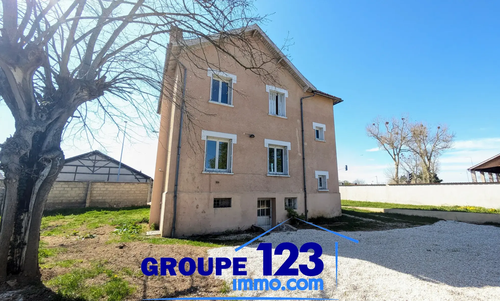 Spacieuse maison familiale avec 4 chambres, jardin et sous-sol à Appoigny 