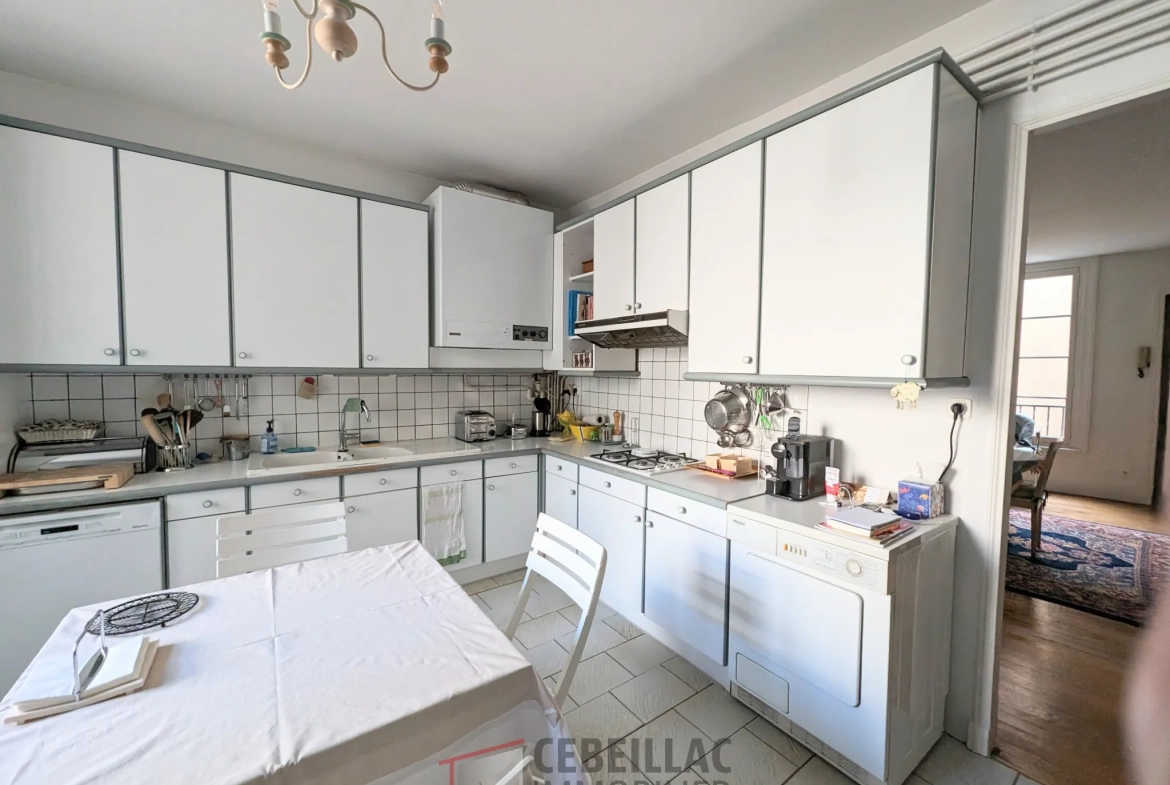 Grand appartement T6 à Clermont-Ferrand, idéal famille, proche écoles et commodités 