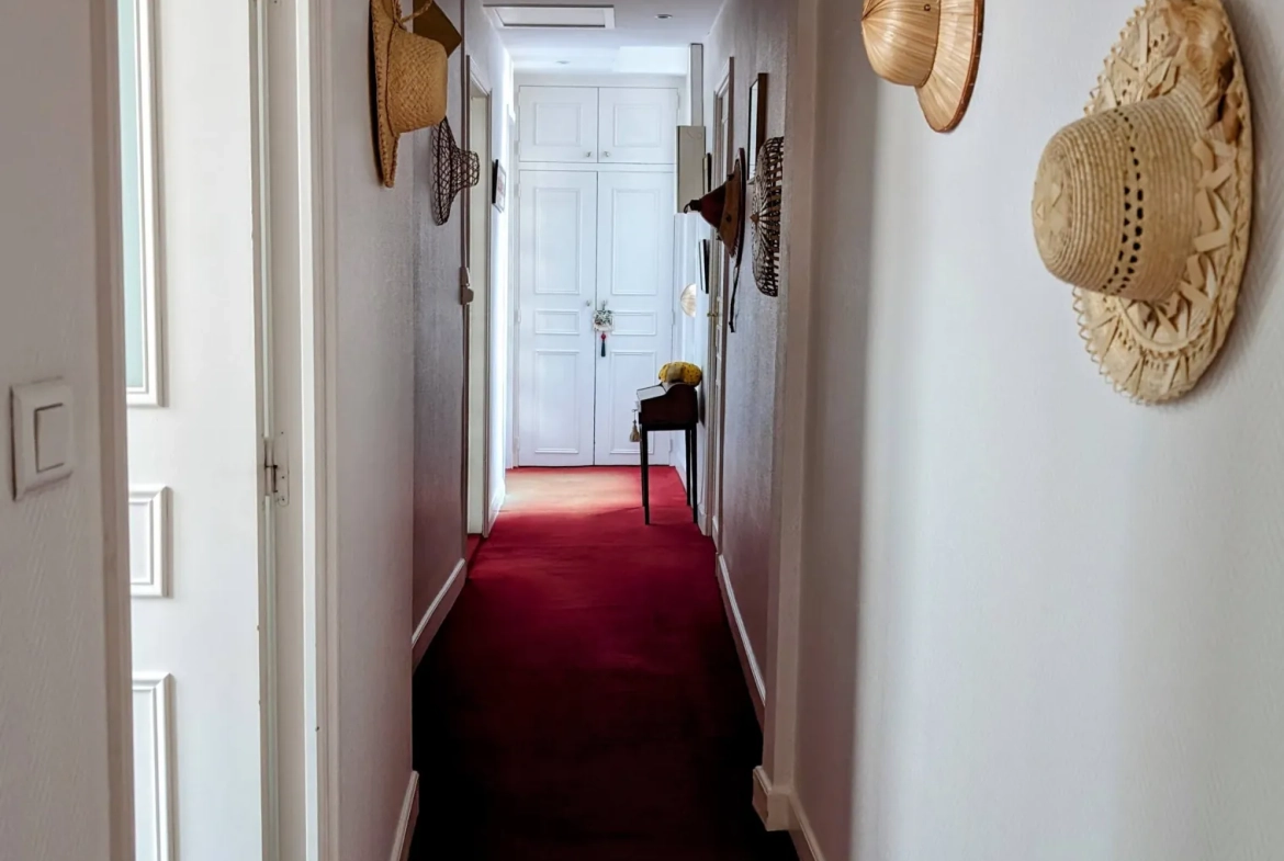 Grand appartement T6 à Clermont-Ferrand, idéal famille, proche écoles et commodités 