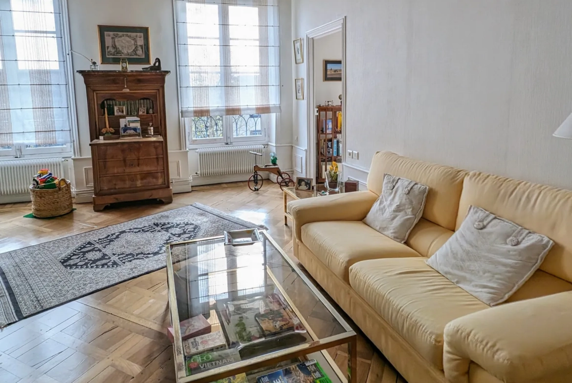 Grand appartement T6 à Clermont-Ferrand, idéal famille, proche écoles et commodités 