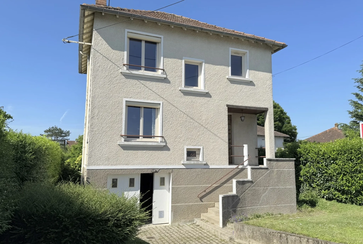 Maison 3 chambres proche des écoles et commerces à Vierzon 