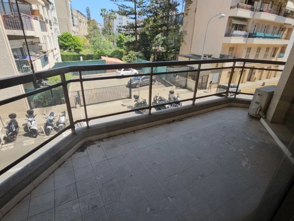 Appartement T2 avec terrasse à Nice – Spacieux et lumineux