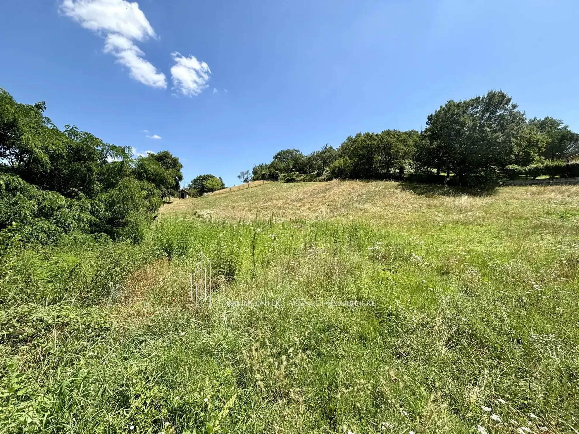 Terrain constructible de 1000 m² à Saint-Clair-Du-Rhône à vendre 