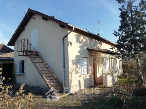 Charmante maison de village de 90m² avec dépendances en région Centre-Allier