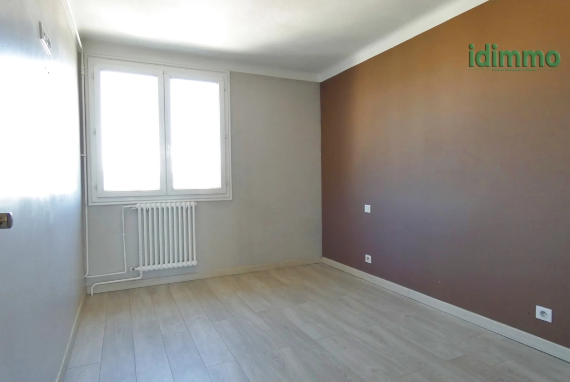 Vente Appartement T4 Lumineux avec Garage et Cave à Aurillac Gare 