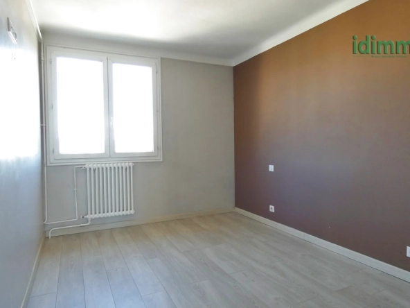Vente Appartement T4 Lumineux avec Garage et Cave à Aurillac Gare 