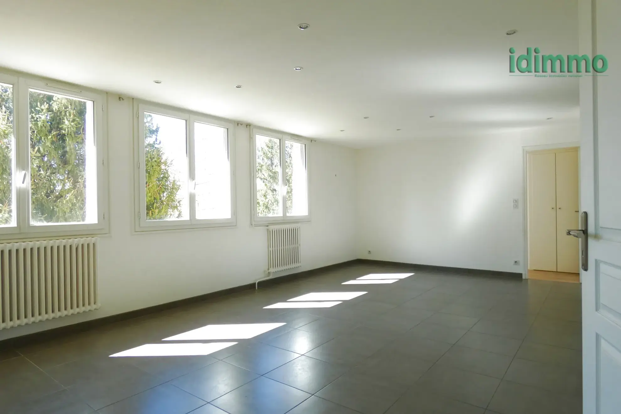 Vente Appartement T4 Lumineux avec Garage et Cave à Aurillac Gare 