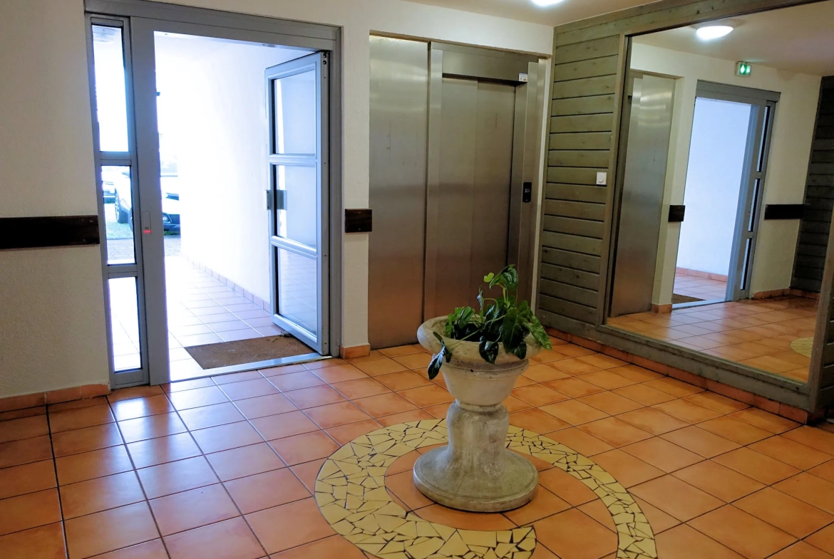 Appartement T2 de 44m² à Sainte Clotilde, Saint-Denis avec parking et bail en cours 
