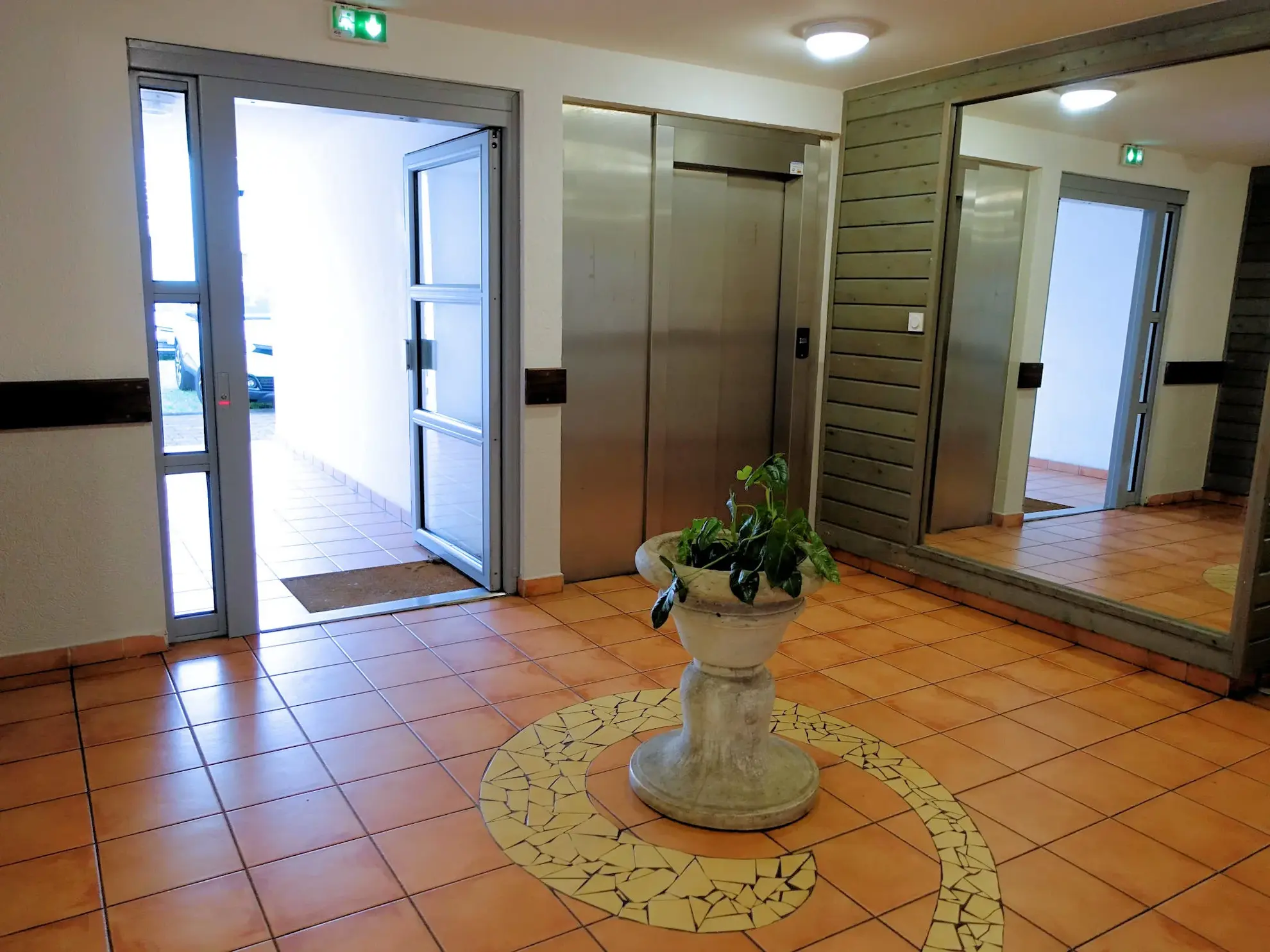 Appartement T2 de 44m² à Sainte Clotilde, Saint-Denis avec parking et bail en cours 
