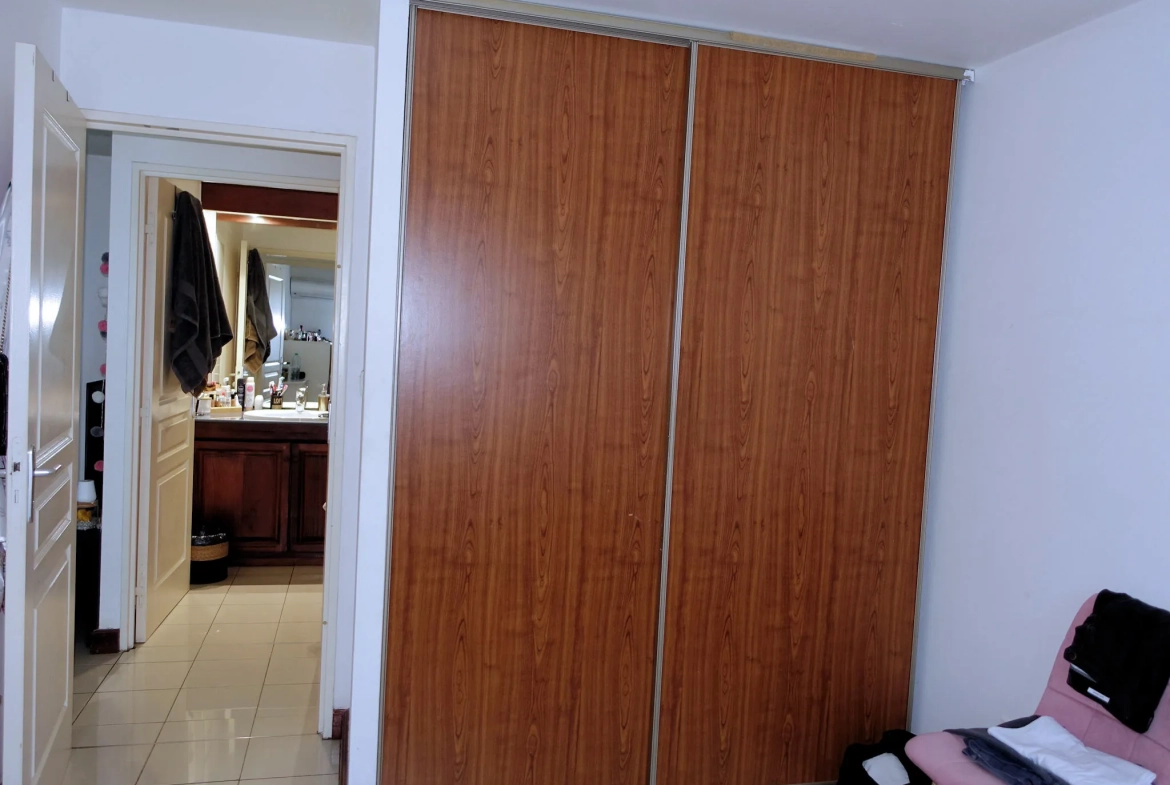 Appartement T2 de 44m² à Sainte Clotilde, Saint-Denis avec parking et bail en cours 