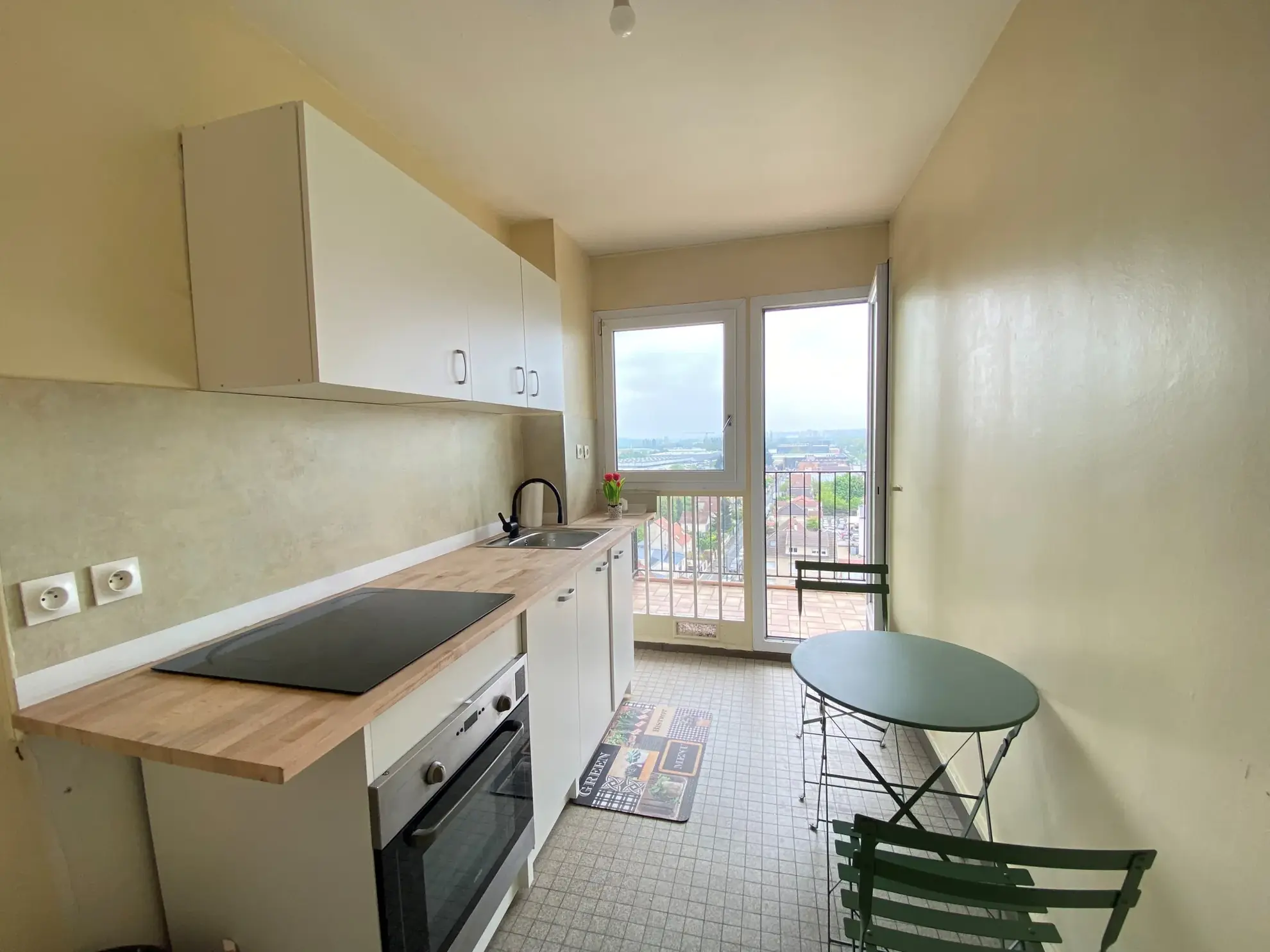 Appartement 3 pièces lumineux en centre-ville de Viry-Châtillon avec parking et cave 