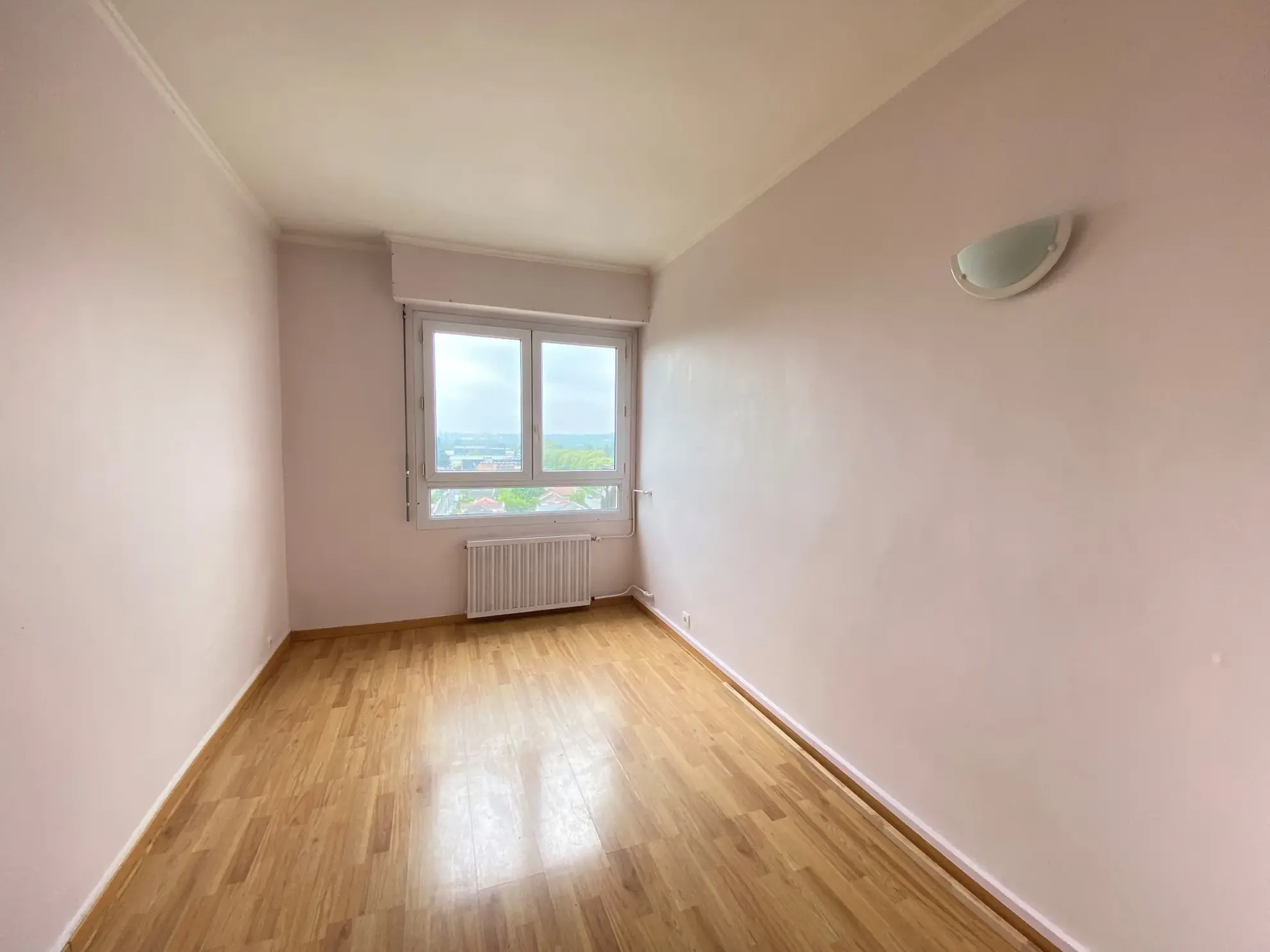 Appartement 3 pièces lumineux en centre-ville de Viry-Châtillon avec parking et cave 