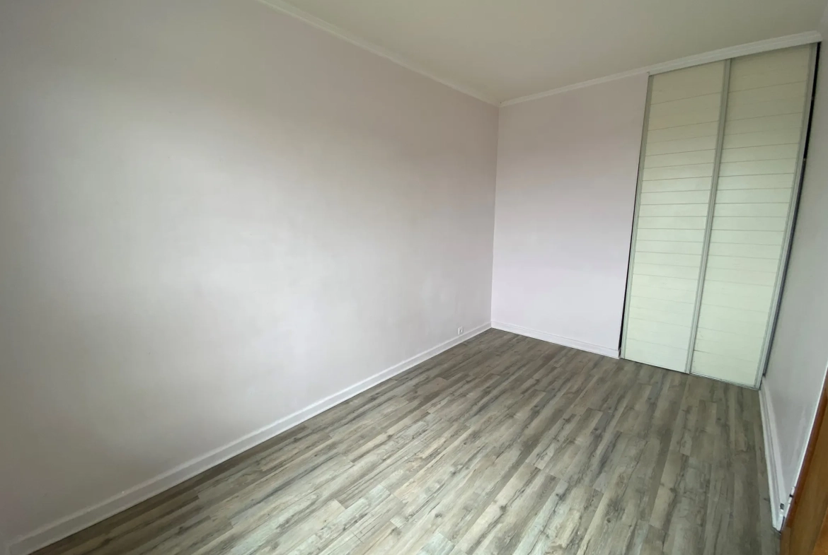 Appartement 3 pièces lumineux en centre-ville de Viry-Châtillon avec parking et cave 