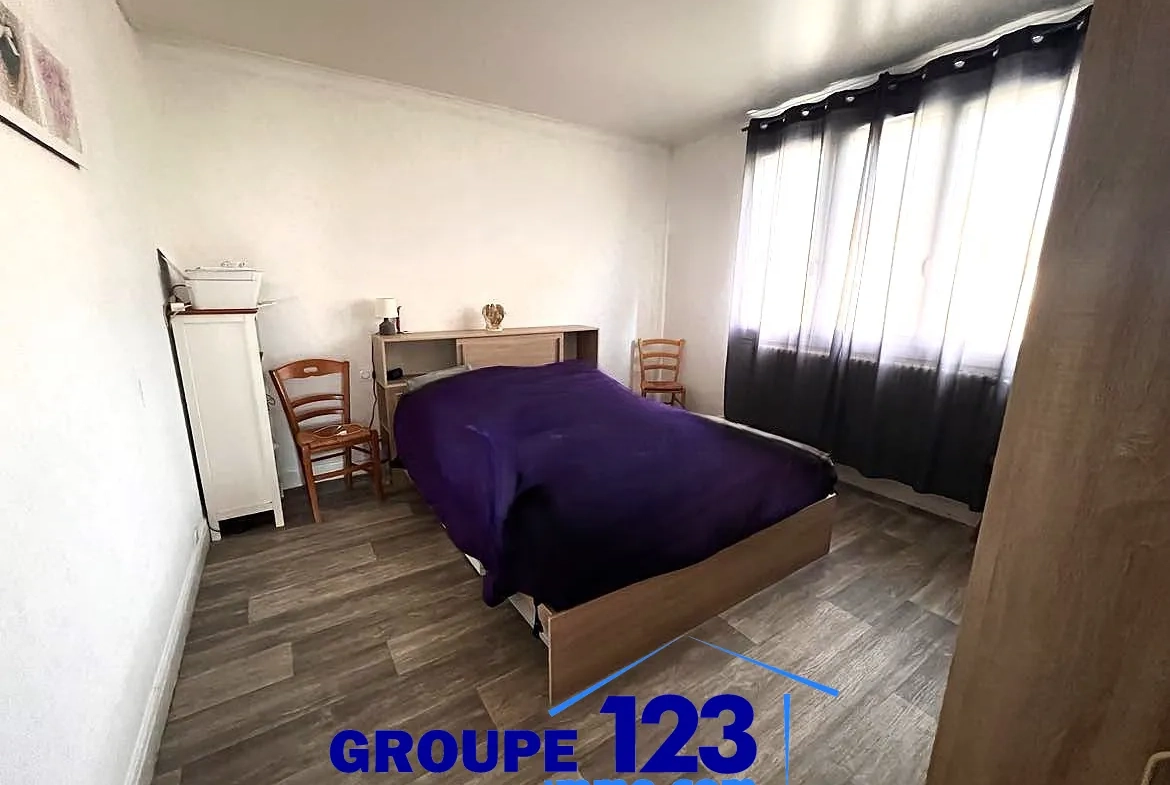 Maison rénovée de 260 m² avec jardin à Aillant sur Tholon 