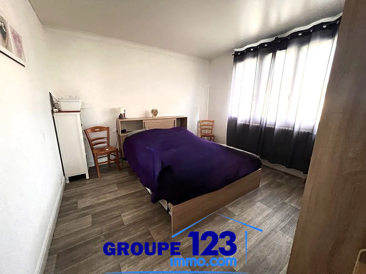 Maison rénovée de 260 m² avec jardin à Aillant sur Tholon 