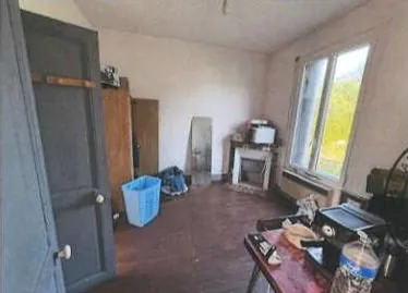 Maison à vendre à Vierzon – 71 m², terrain de 925 m², vente aux enchères avec prix de départ 10 000 € 