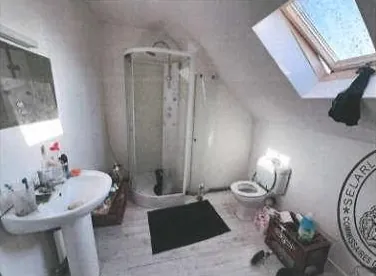 Maison à vendre à Vierzon – 71 m², terrain de 925 m², vente aux enchères avec prix de départ 10 000 € 