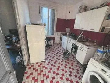 Maison à vendre à Vierzon – 71 m², terrain de 925 m², vente aux enchères avec prix de départ 10 000 € 