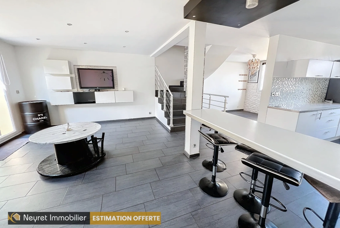 Maison récente 3 chambres avec bureau et jardin à Pierre Benite 