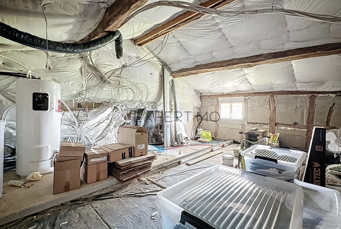 Ferme bressane rénovée en 2023 de 240 m² avec terrain de 2000 m² 