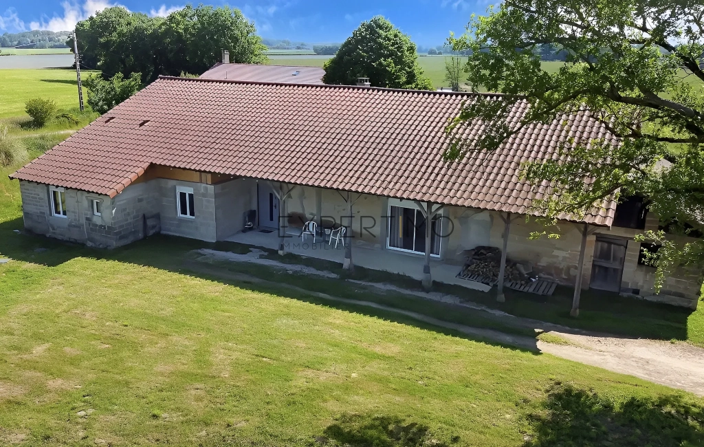 Ferme bressane rénovée en 2023 de 240 m² avec terrain de 2000 m²