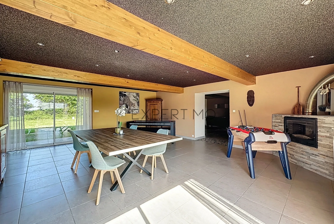 Ferme bressane rénovée en 2023 de 240 m² avec terrain de 2000 m² 