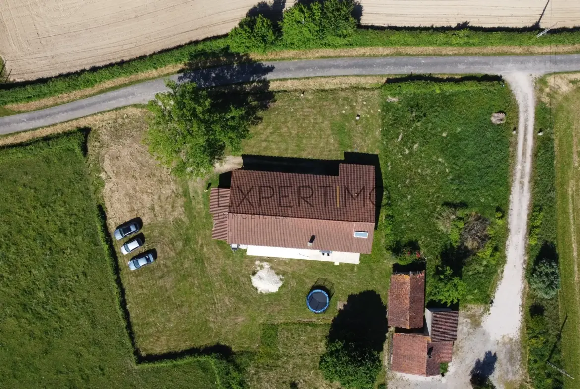 Ferme bressane rénovée en 2023 de 240 m² avec terrain de 2000 m² 