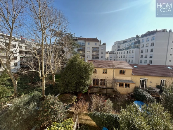 Appartement de 44 m² à Lyon 8, potentiel de rénovation, proximité transports et commerces 