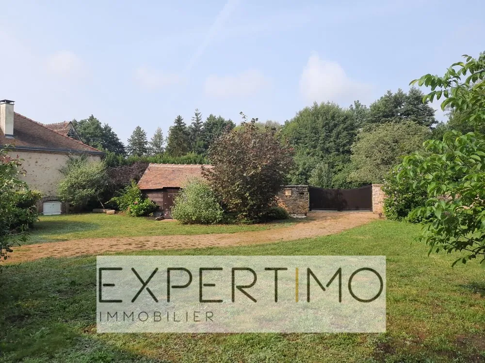 Charmante maison de village à Semur en Vallon, 120 m² avec dépendances et terrain paysagé 