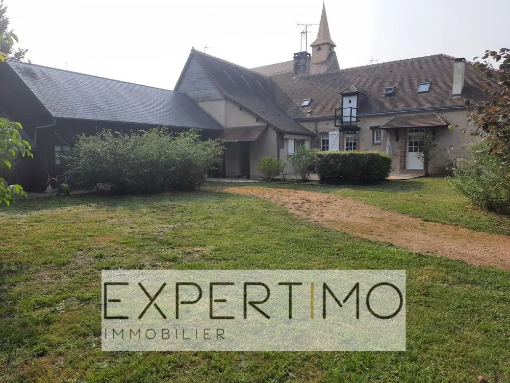 Charmante maison de village à Semur en Vallon, 120 m² avec dépendances et terrain paysagé