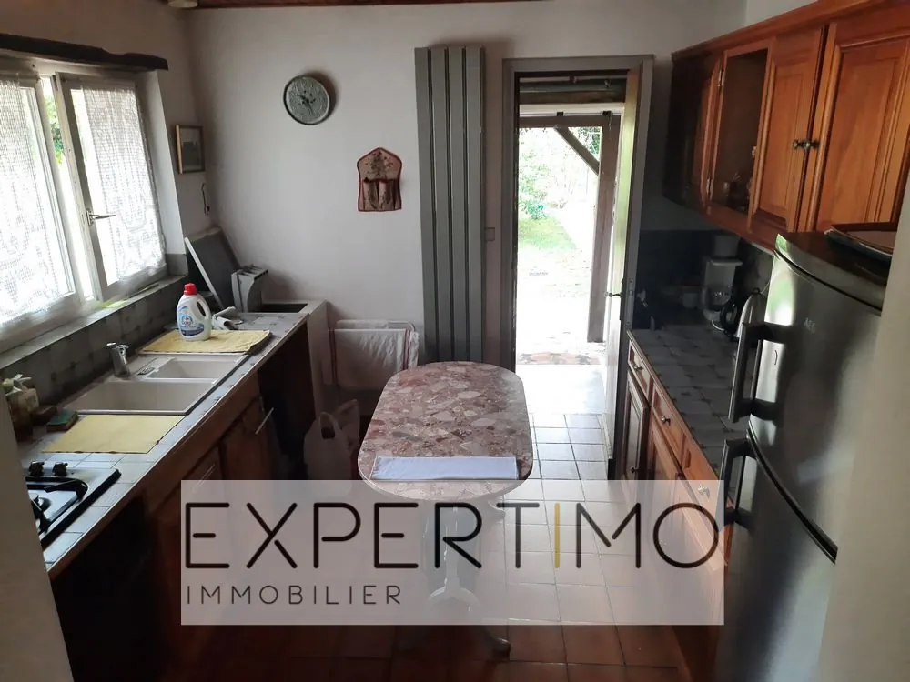 Charmante maison de village à Semur en Vallon, 120 m² avec dépendances et terrain paysagé 