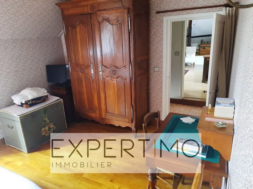 Charmante maison de village à Semur en Vallon, 120 m² avec dépendances et terrain paysagé 