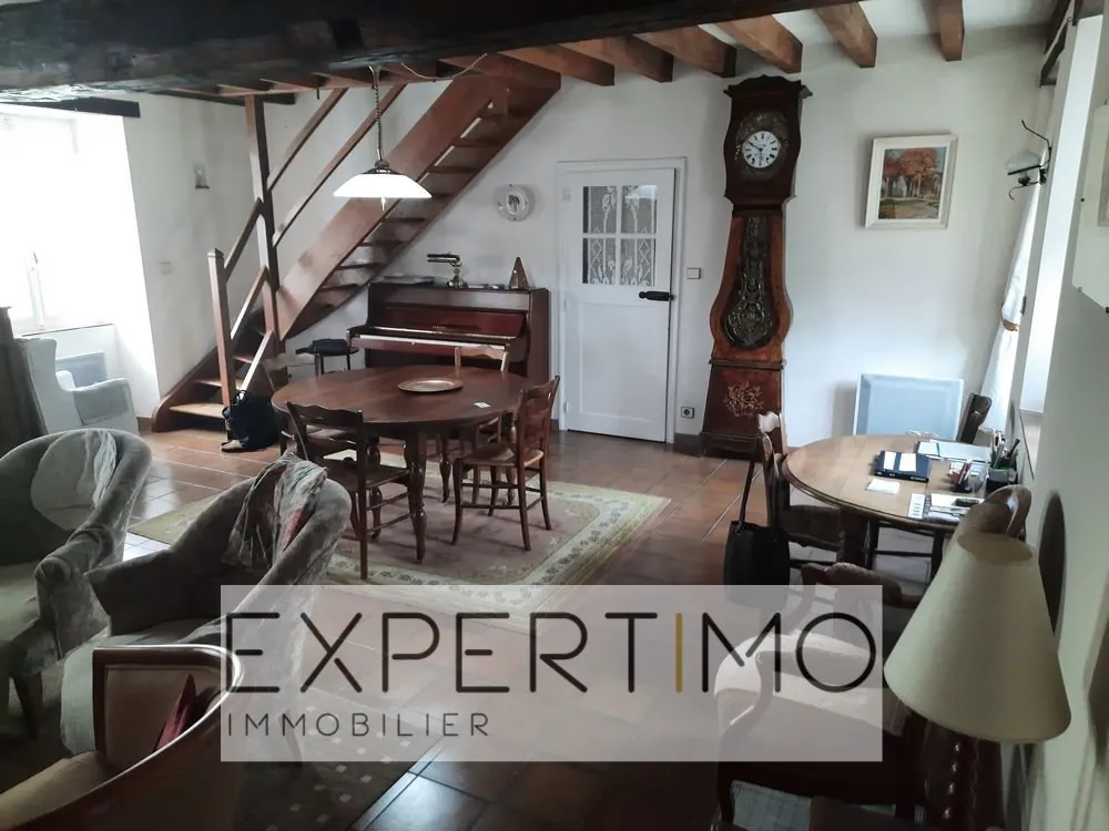 Charmante maison de village à Semur en Vallon, 120 m² avec dépendances et terrain paysagé 