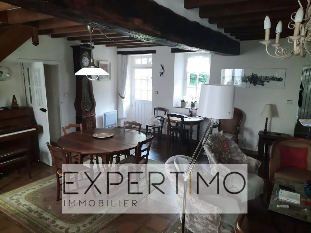Charmante maison de village à Semur en Vallon, 120 m² avec dépendances et terrain paysagé 